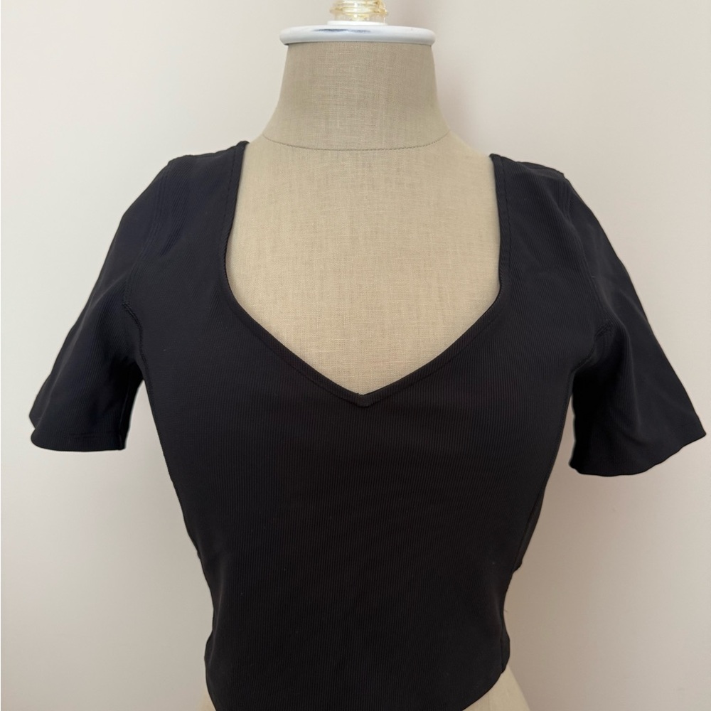 Black Lululemon V-Neck Crop